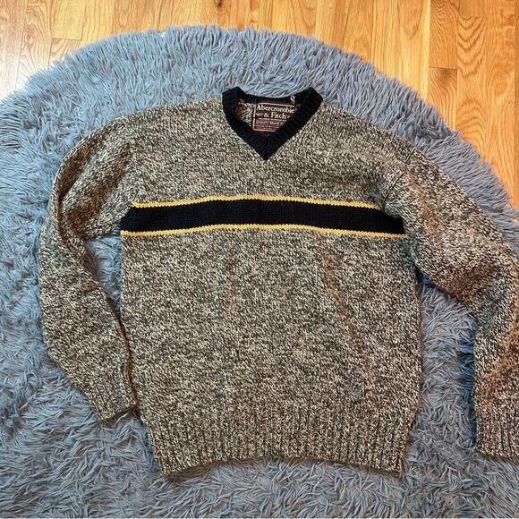 Vintage Abercrombie & Fitch Wool Men's Gray Sweater Size L V-Neck - Picture 1 of 4